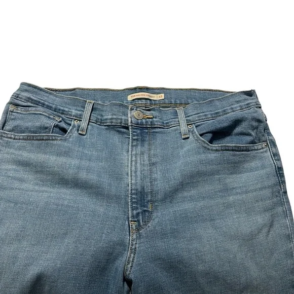 Levi's 724 High Rise Straight Leg Jeans Womans 33 Light Wash Distressed - Picture 3 of 8